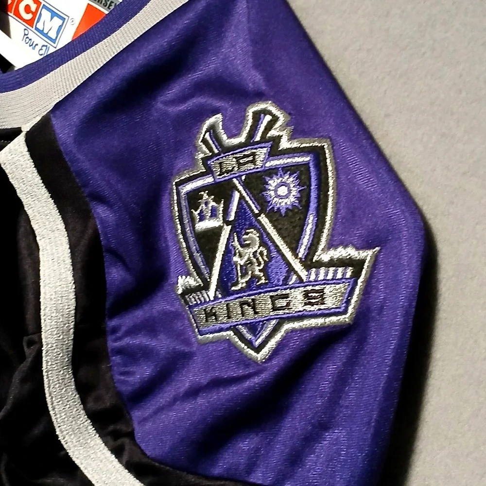 VTG CCM LA Kings Women's Hockey Jersey XS Purple NHL Embroidered For‎ Her Retro